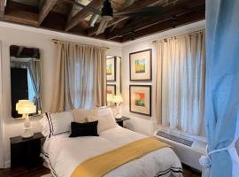 Archaic Outhouse，位于桑蒂的酒店