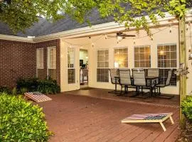 Spacious King Suite Mid Town Home With Serene Patio