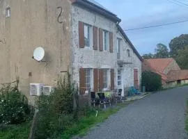 Busset Liages situé dans le Bourbonnais 1 chambres lit double et un clic clac
