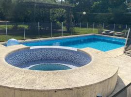 casa-quinta cerca de corrientes y santa ana，位于科连特斯的酒店