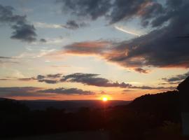 Un balcon entre Causses et Rougiers，位于Gissac的酒店