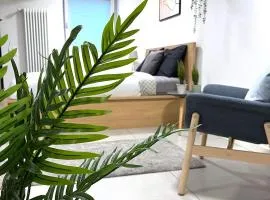 The Hidden Studio; Comfy & close to the Lake