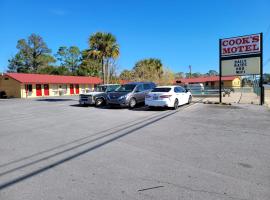 Cook's Motel- Panama City Beach，位于巴拿马城海滩的酒店