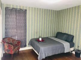 Private Room/Min. from Downtown 2，位于哈特福德Cedar Hill Cemetery附近的酒店