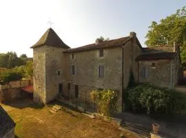 Prieuré restauré avec jardin, charme ancien et commodités modernes, près de l’église à Beaulieu - FR-1-653-145