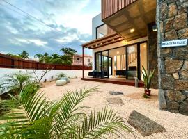 Into the Sea - Modern Home Close to the Beach，位于阿尔比恩的酒店