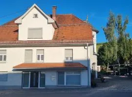 NGUYEN LE 3 Schlafzimmer, 7 Bette,Dusche, 2 WC , Küche ab 2 Übernachtungen