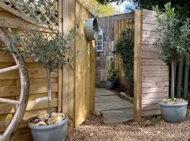 Little Limes an Adorable little Suffolk getaway with outside space near Woodbridge