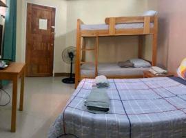 North 27 Hill Transient Rooms near Microtel Inn and Victory Liner Baguio，位于碧瑶的酒店