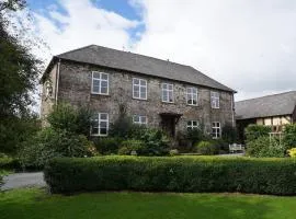 Beautiful farmhouse near Abergavenny - Sleeps 6-26