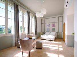 Palazzo Froussard B&B and Living，位于卢卡吉尼基塔附近的酒店