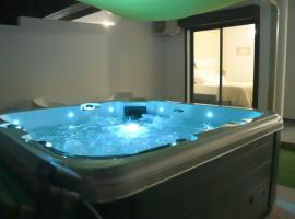 Lodge Palmeraie & son Jacuzzi exclusif，位于Matoury的公寓