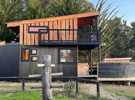 Preciosa mini-casa-bote bien ubicada y linda vista