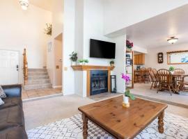 Wasatch Grove - Prvt Hot Tub, Close to Resorts!，位于Cottonwood Heights的酒店