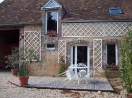 Maison de campagne rénovée avec jardin privatif - 2 chambres, 2 sdb, séjour spacieux - FR-1-590-105