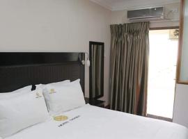 Hotel Savera，位于Chatsworth的酒店