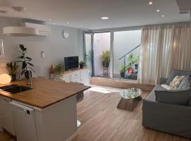 Modern Apartment by the Airport IFEMA - 1 Bedroom，位于马德里圣玛丽亚公园附近的酒店