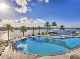 BelleVue Club，位于阿尔库迪亚港的带泳池的酒店