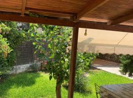 Ξυλινο σπίτι δίπλα στην θάλασσα，位于基内塔的酒店