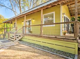 Lovely Toledo Bend Studio w/ Scenic Views!，位于Many的酒店