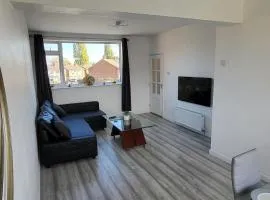 Newly refurbished 3 bedroom flat