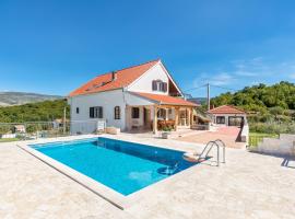 Villa Sinodium，位于Umljanović的酒店