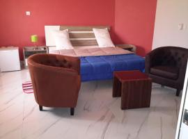 Impressive Colours Lodge - Akropong Akuapem，位于Dewu Asaman的酒店