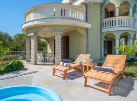 Charming Villa Rea with heated pool