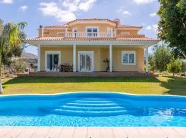 Modern Villa with private pool and mountain views