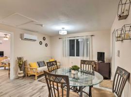 Inviting Apartment Less Than 2 Mi to Riviera Beach!，位于西棕榈滩Pelican Pier Marina附近的酒店