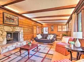 Fenced Yard: Fox River Grove Home, Dogs Welcome