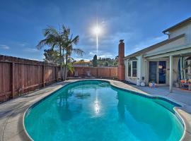 Modern Oceanside Home with Pool and Putting Green，位于奥欣赛德的Spa酒店