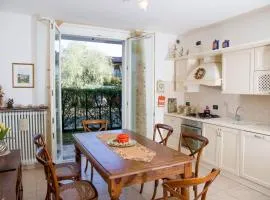 Appartamento con giardino e parcheggio privato