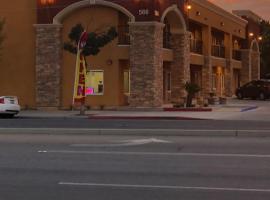 Villa Alamari Inn and Suites，位于Kerman的酒店