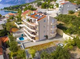 Family friendly apartments with a swimming pool Brela, Makarska - 20065