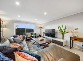The Mountain House - Luxury 4BR Home l WiFi l Netflix l BBQ l Nespresso Machine，位于金德拜恩的酒店