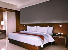 ASTON Imperial Bekasi Hotel & Conference Center，位于贝克西蓝光广场附近的酒店