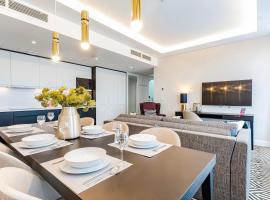 VacationClub - Baltic Park Fort Apartament G.508，位于斯维诺乌伊希切的带按摩浴缸的酒店