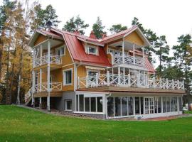 Villa Harald - Beachfront，位于Hitis的酒店