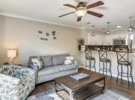 1BR Townhouse on Okaloosa Island - 5 Min Walk to Beach! Near Restos!