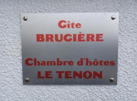 2 hébergements différents un gîte avec 2 chambres et une chambre avec kitchenette，位于Murat-le-Quaire的酒店