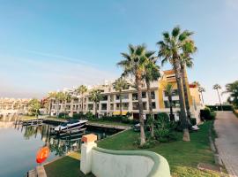 Sotogrande Alboaire- Waterfront luxury 4 bedroom Apt in the Marina of Sotogrande，位于索托格兰德的酒店