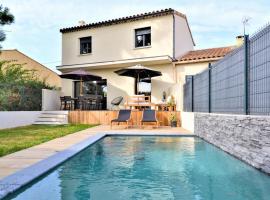 Gorgeous Home In Montfavet With Outdoor Swimming Pool，位于蒙法维的酒店