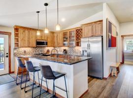 New Luxury Condo G-301 I Hot Tub I Great Views I Best Price I FREE Adventures Daily