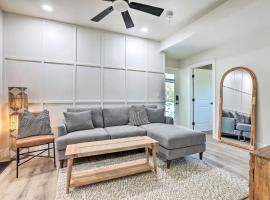 Boho-Chic Folsom Retreat Walkable Location!，位于佛森的酒店