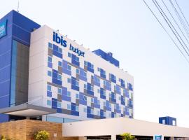 Ibis Budget Farroupilha，位于法罗皮利亚Matriz Square附近的酒店