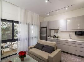 New luxurious apt, the BEST location in Jerusalem，位于耶路撒冷的度假屋