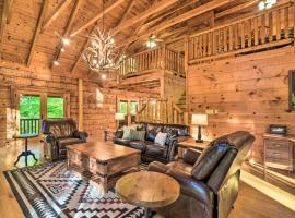 Serene Lewisburg Lakefront Retreat with Dock，位于Lewisburg的酒店