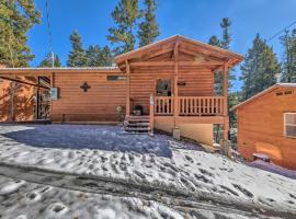 Charming Coppertop Cloudcroft Cabin 3 Mi to Ski，位于克劳德克罗夫特的酒店