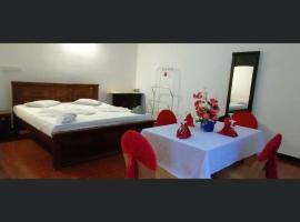Avanya Hotel and Reception Hall，位于Angunakolapelessa的酒店